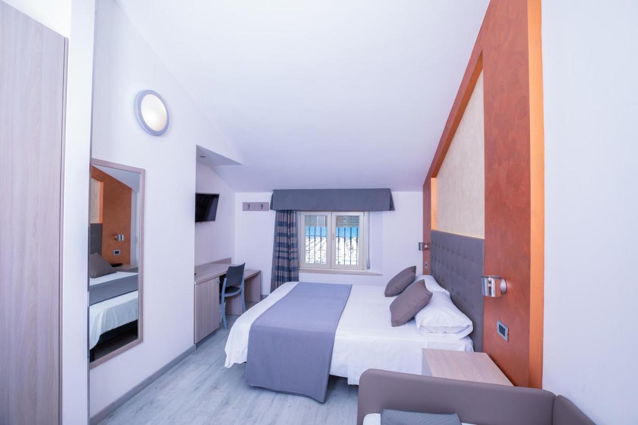 Hotel Gabbiano Rimini Esterno foto