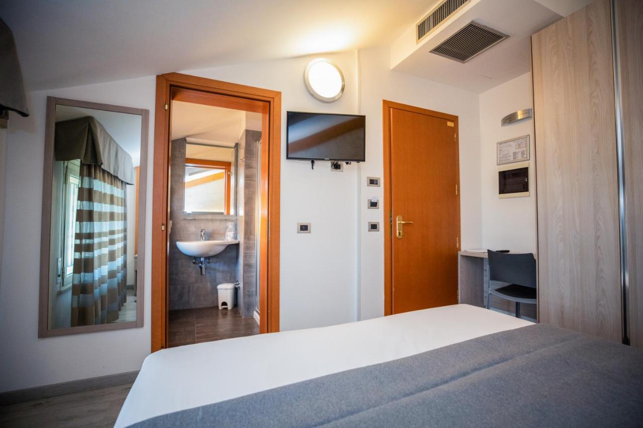Hotel Gabbiano Rimini Esterno foto