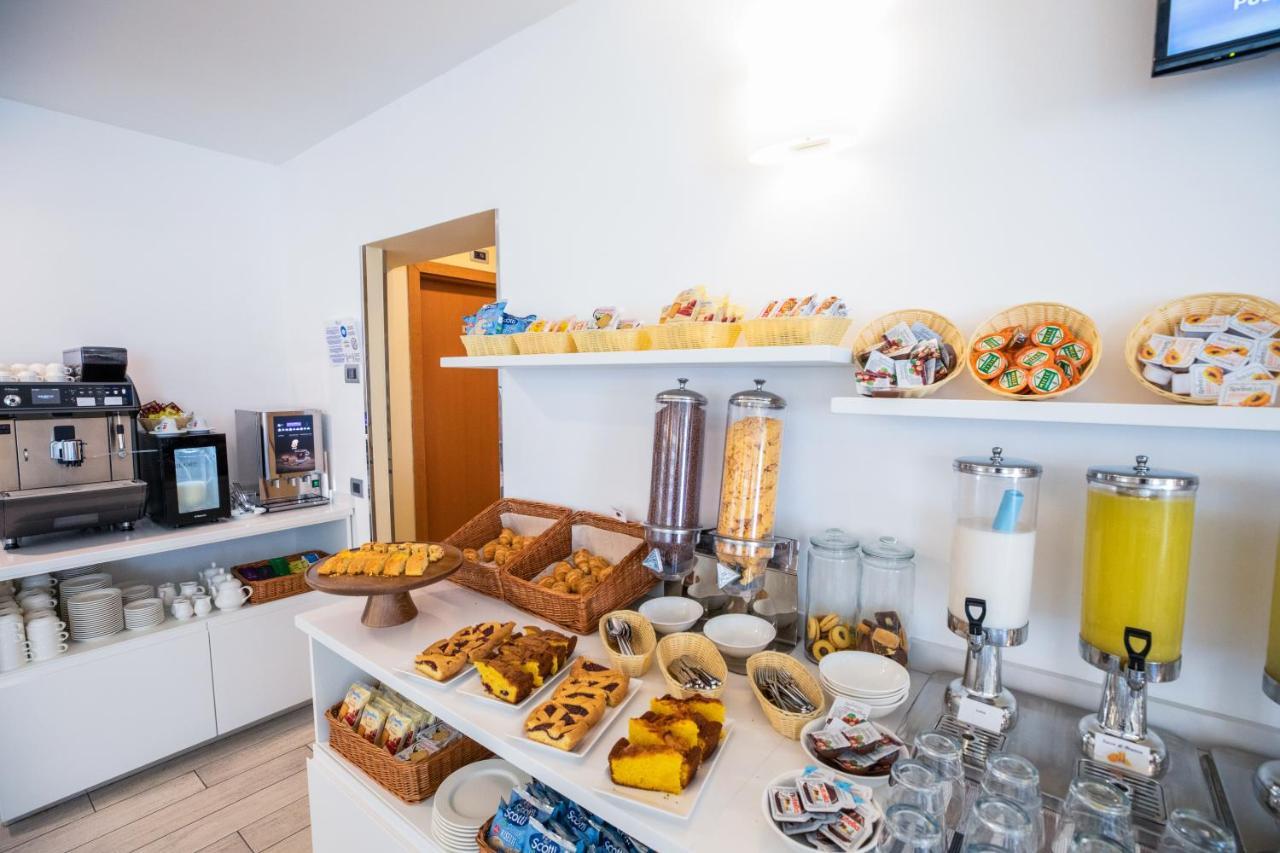 Hotel Gabbiano Rimini Esterno foto