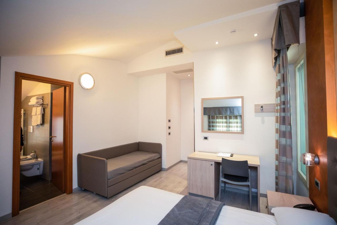 Hotel Gabbiano Rimini Esterno foto