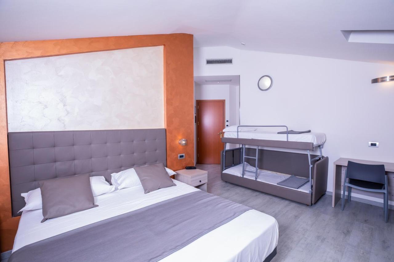 Hotel Gabbiano Rimini Esterno foto